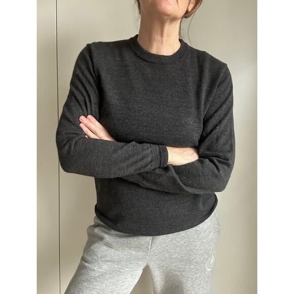 Men's Merino Wool Sweater Size Small Gray Classic Minimalist Lightweight Slim - Picture 1 of 8